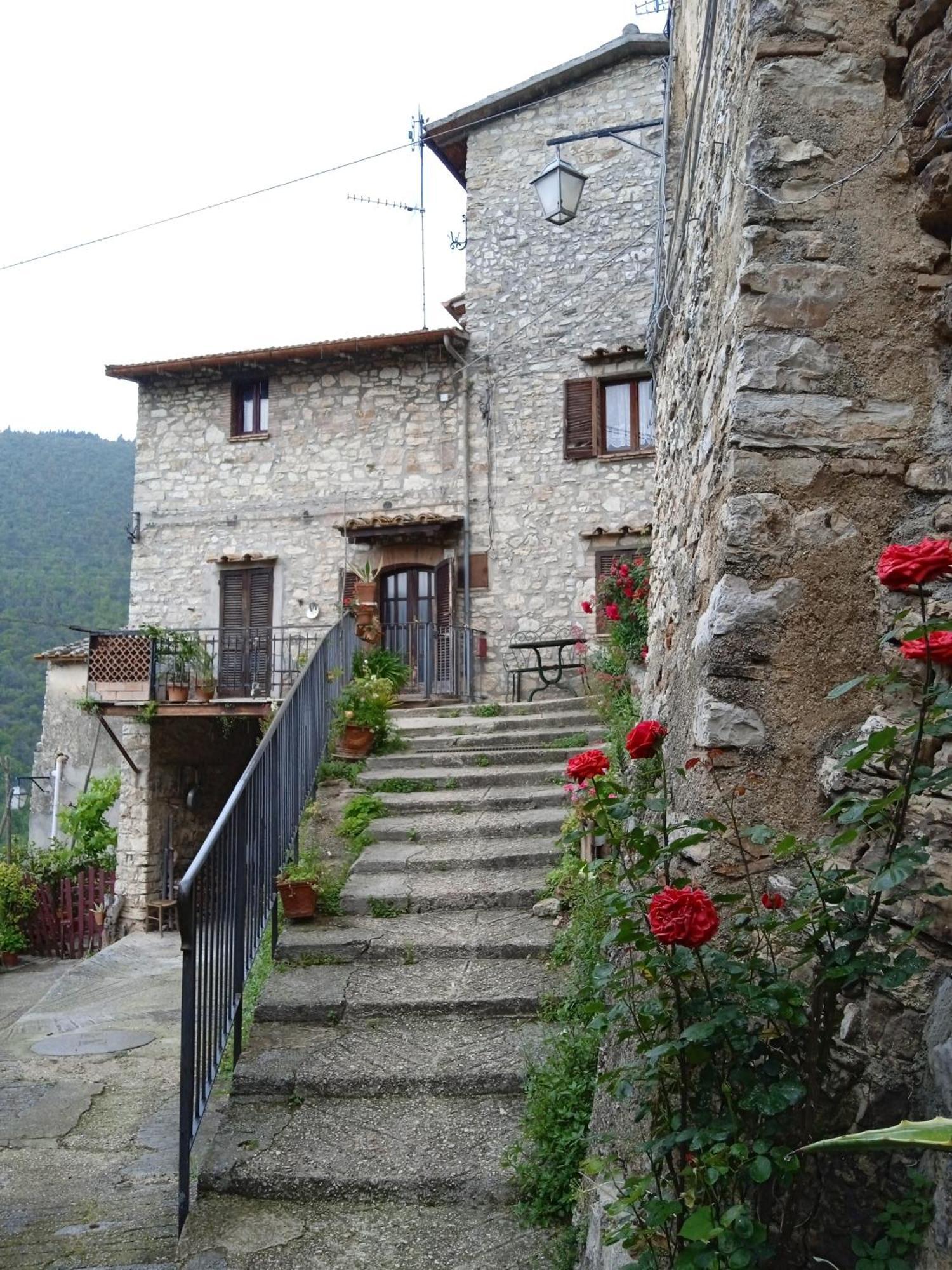 Casa Belvedere A Valle San Martino Di Spoleto Exterior photo